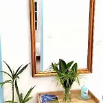 & Flower - Private Bedrooms