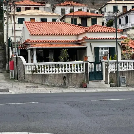 & Flower - Private Bedrooms * Funchal (Madeira)