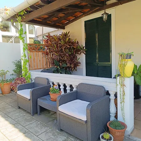 & Flower - Private Bedrooms *