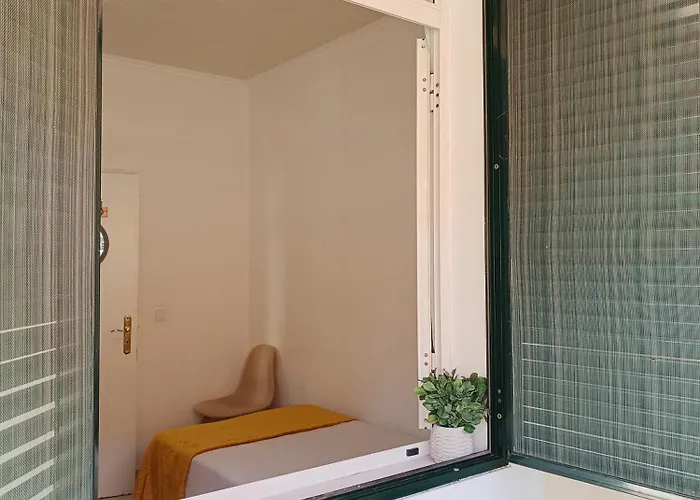 & Flower - Private Bedrooms *