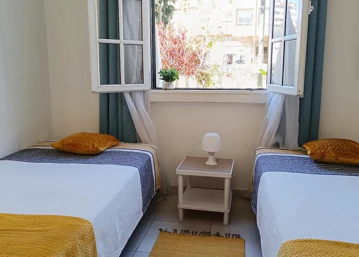 & Flower - Private Bedrooms Pensión Funchal (Madeira)