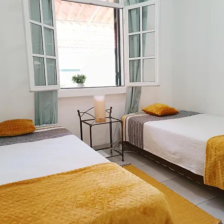 & Flower - Private Bedrooms * Funchal (Madeira)