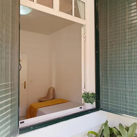 & Flower - Private Bedrooms *