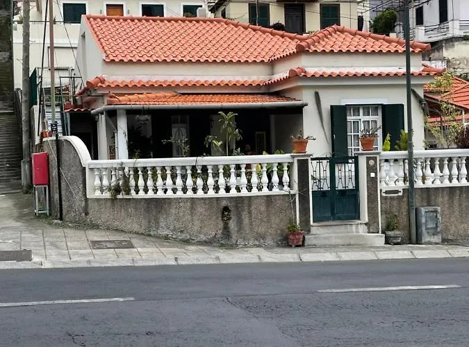 & Flower - Private Bedrooms * Funchal (Madeira)