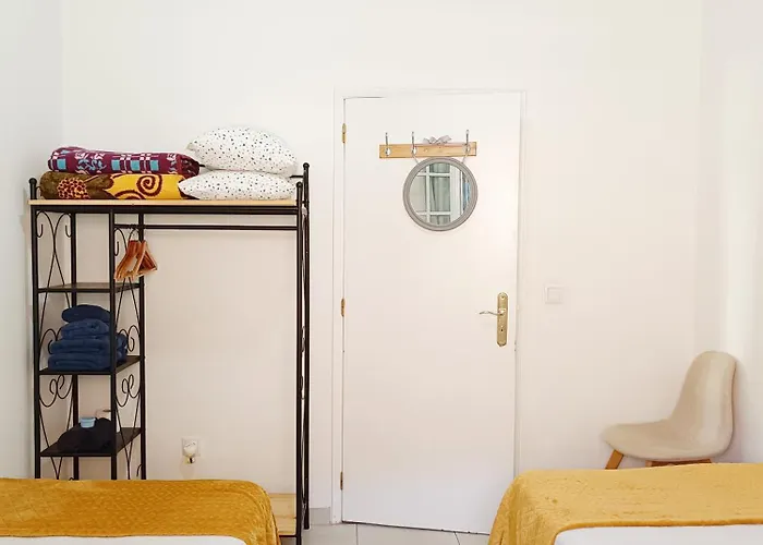 & Flower - Private Bedrooms * Funchal (Madeira)