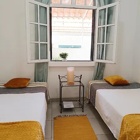 & Flower - Private Bedrooms *