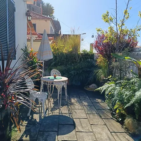 & Flower - Private Bedrooms *