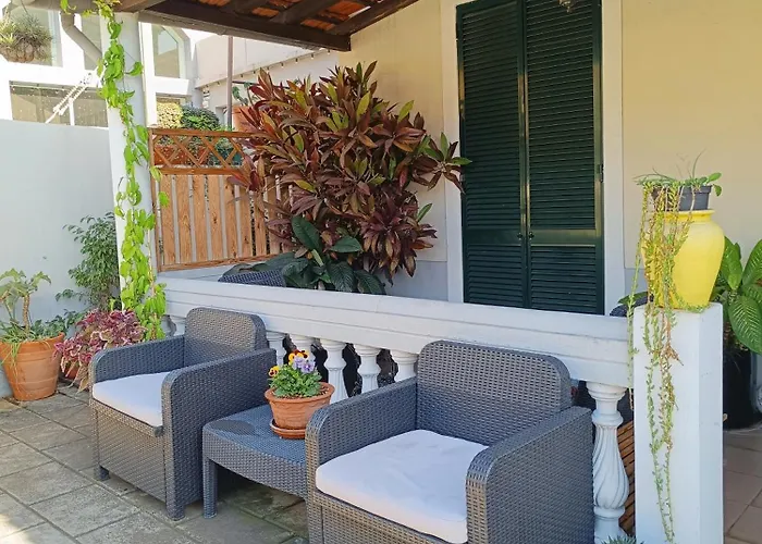 & Flower - Private Bedrooms *